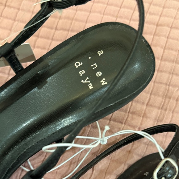 A New Day Black Heels sandals Crystal rhinestone brooch pointed toe shoes 8.5 - Picture 2 of 6